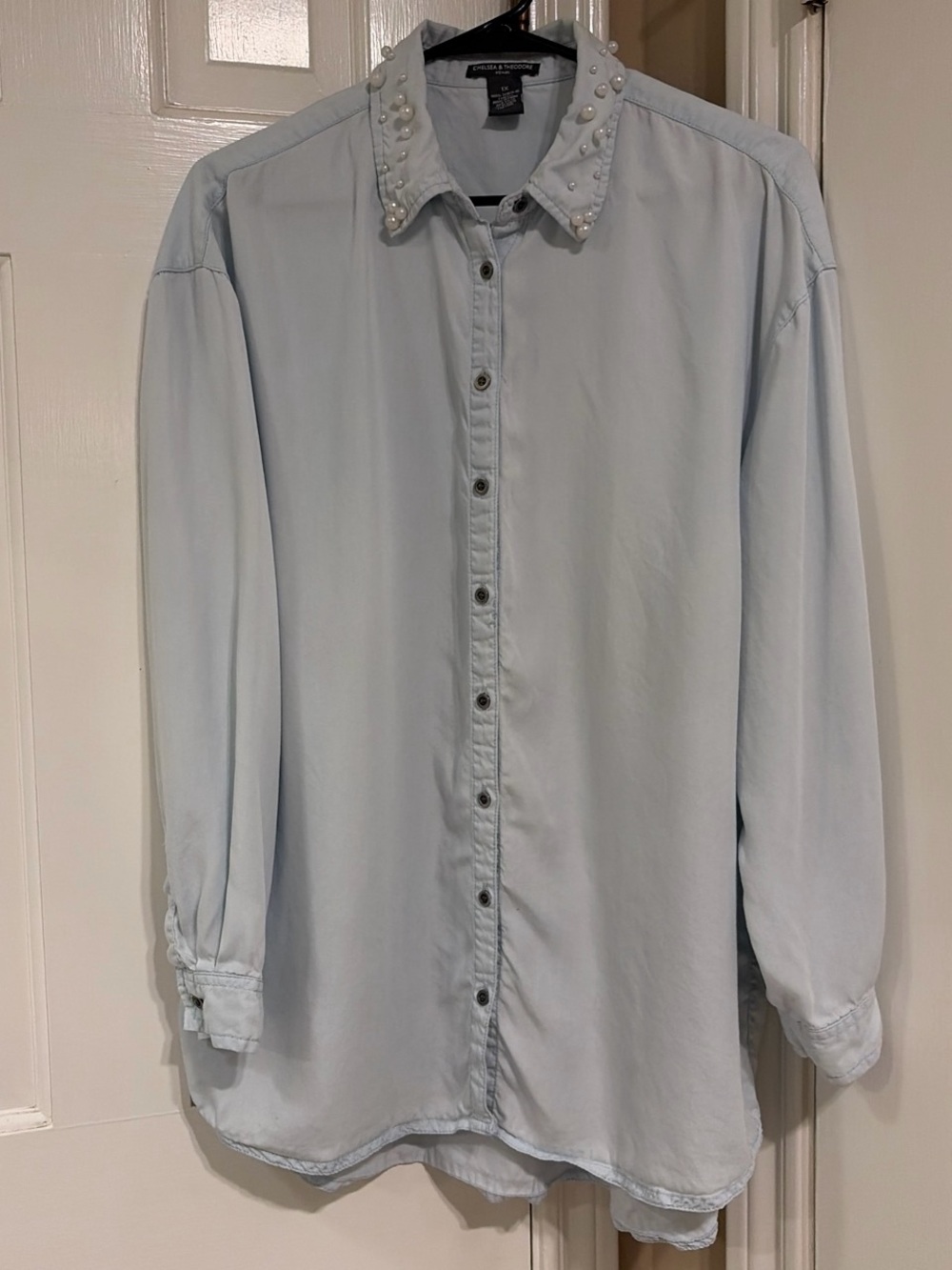 Chelsea & Theodore Pearl-Collar Light Blue Button-downShirt